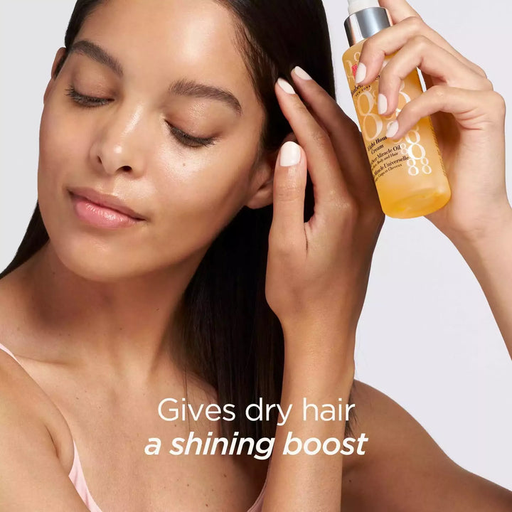 Gives dry hair a shining boost